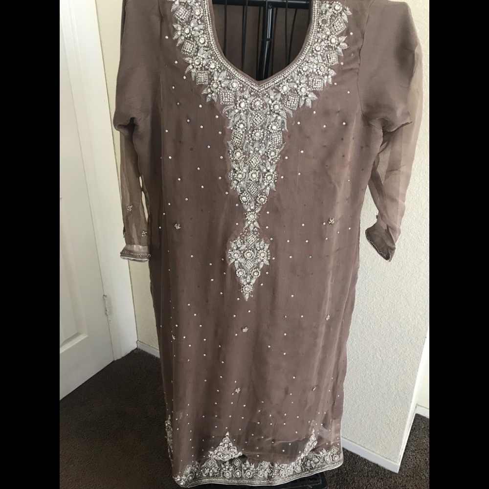 Pakistani Salwar Kameez